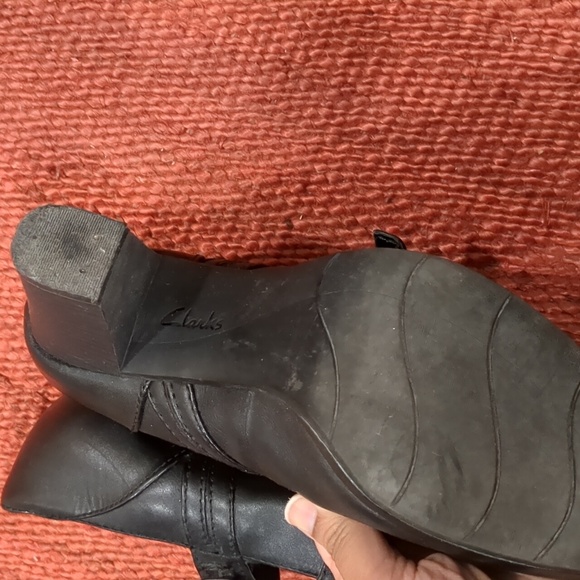 Clarks Leather Black Mary Jane Heels - Picture 7 of 10